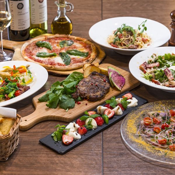 トラットリア クアトロ ラガッツィはおしゃれなカウンターが特徴です